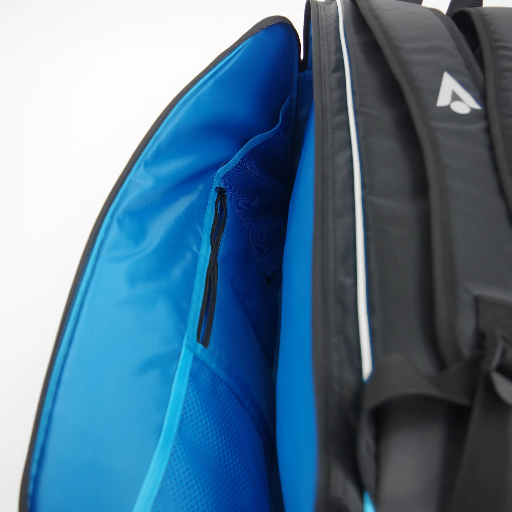 Karakal Pro Tour Fifty 2.2 Padel Bag White - Image 11